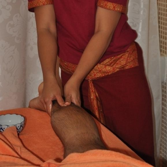 Massage traditionnel thaï aux huiles essentielles