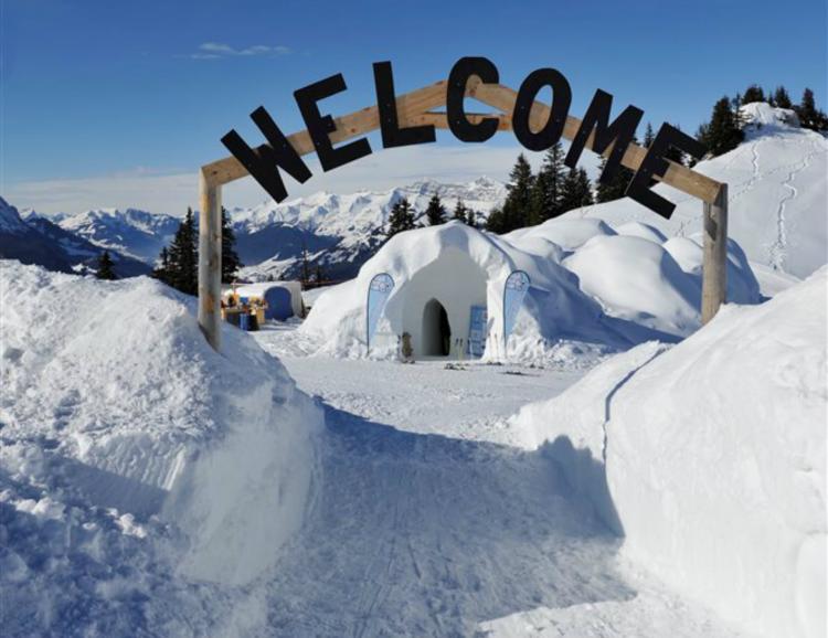 Fondue dans un village d'igloo 