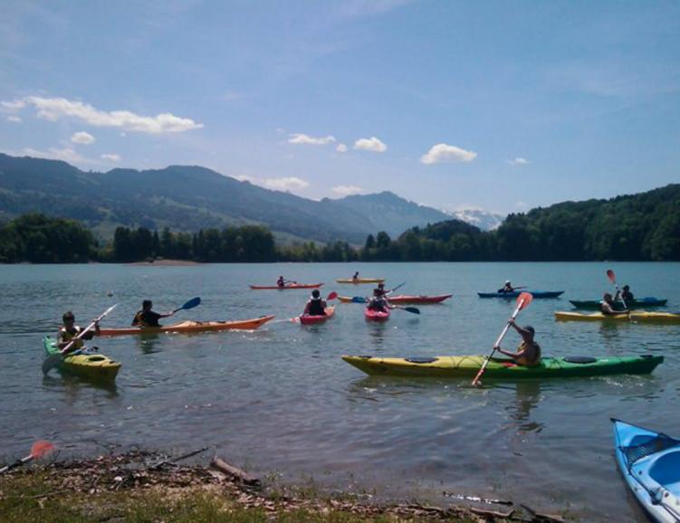 Kayak sur le lac de la Gruyère
