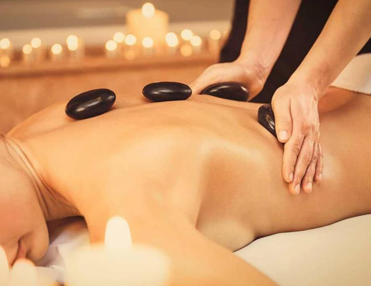 Massage aux pierres chaudes à Rossens