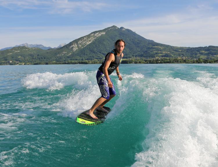 Wake surf